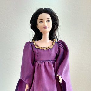 Late Medieval Costume in Taffeta and Velvet for Vi